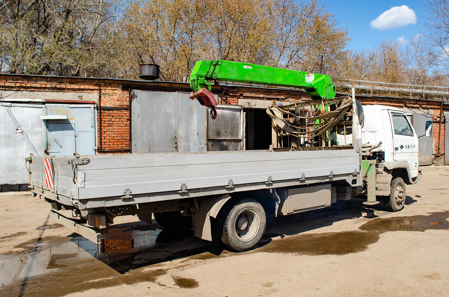 Кран-манипулятор (КМУ) на базе Isuzu Forward